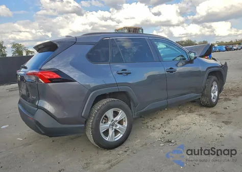 2021 Toyota Rav4 Xle z USA, uszkodzony, nr VIN 2T3W1RFV3MC165106